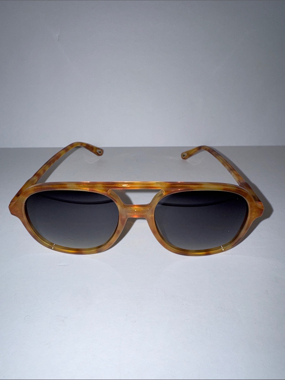 Classic Amber Tortoiseshell Women’s Sunglasses - Stylish UV Protection